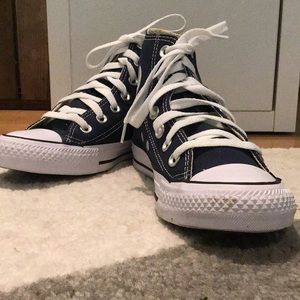NWOT! Women’s converse!